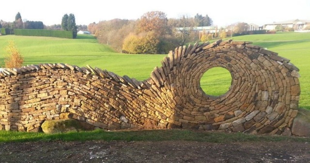 Beautiful dry stone walling by stonemason and sculptor Johnny Clasper